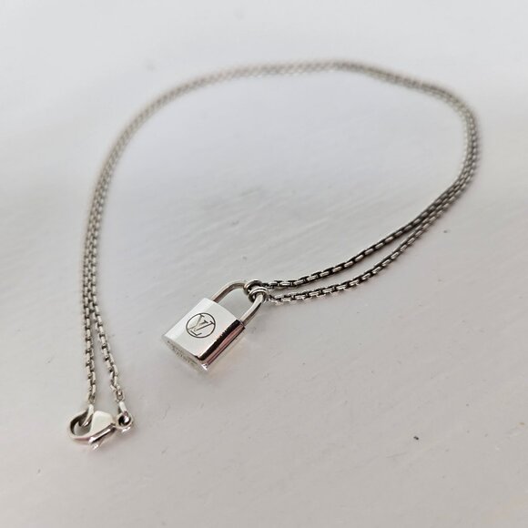 Louis Vuitton Lock It Silver Pedant Necklace for Unicef - Picture 1 of 9
